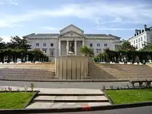 Le Palais de Justice.