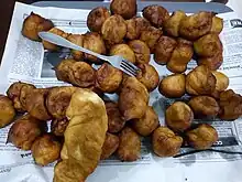 Pause café au Yovo doko à l'atelier Les Sans Pages Bénin