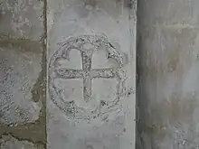 Croix de consécration.