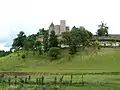 Vue ouest du château sur son promontoire (juil.&nbsp;2012)