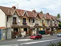 Alignement de maisons du début du XXe&nbsp;siècle.