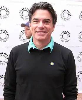Peter Gallagher interprète Sandy Cohen