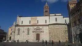 Le côté latéral de la cathédrale San Lorenzo