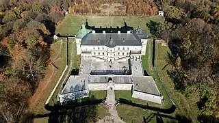 Sur une vue aérienne,