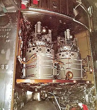 Deux des trois piles à combustibles.