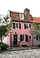La maison rose de la Pink House tavern dans le vieux quartier français de Charleston (Caroline du Sud).