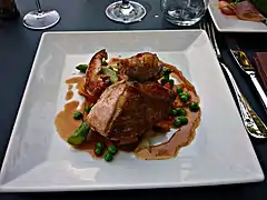 Pintade à la sauce au vin muscat