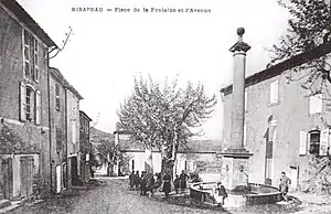 La fontaine au début du XXe&nbsp;siècle.