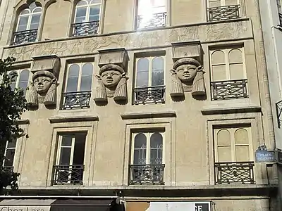 Façade de la Maison de style néo-égyptien au no&nbsp;2 place du Caire.