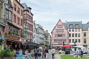 Vue d'une partie de la place.