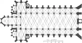 Plan en noir et blanc d'un édifice religieux comportant une nef de neuf travées flanquée de bas-côtés, un transept et un chœur étroit.