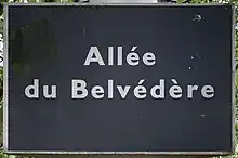 Voir la plaque.