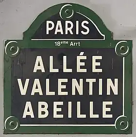 Voir la plaque.