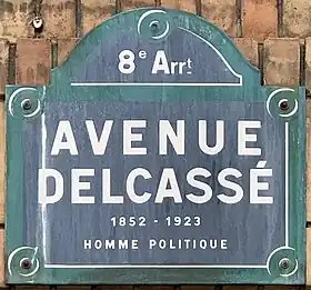 Voir la plaque.