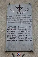 Stème sur la mairie, à la mémoire de la rafle du 11 février 1944.
