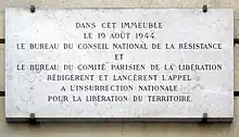 Plaque au no&nbsp;41, en hommage au Conseil national de la résistance.