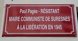 Photographie en couleur d'une plaque.