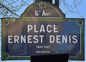 Voir la plaque.
