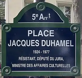 Voir la plaque.