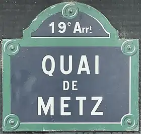 Voir la plaque.
