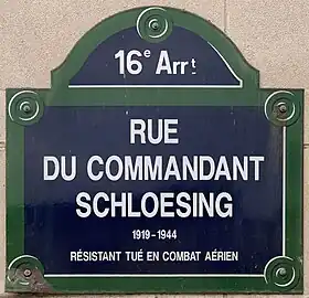 Voir la plaque.