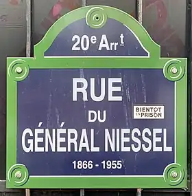 Voir la plaque.