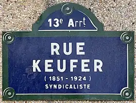 Voir la plaque.