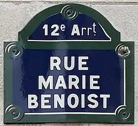 Voir la plaque.