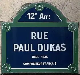 Voir la plaque.