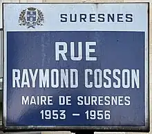 Photographie en couleur d'une plaque de rue.