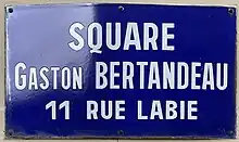Voir la plaque.