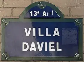 Voir la plaque.