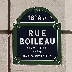 Voir la plaque.