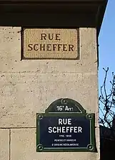 Superposition de deux plaques « rue Scheffer ».