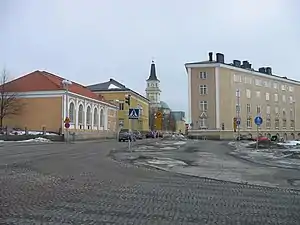 La maison triangulaire.