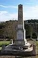 Le monument aux morts dans le cimetière près de l'église (nov.&nbsp;2011)