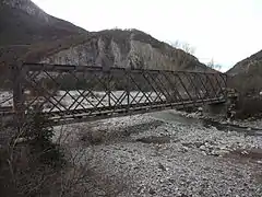 Pont métallique sur le Cians (40&nbsp;m).