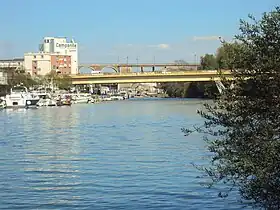 Le pont de Nogent et à l'arrière plan le viaduc