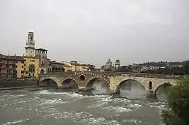 Le pont de pierre, à Vérone