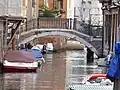 le ponte Tetta reliant les calle et fondamenta éponymes ;