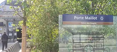 Gare RER Neuilly Porte Maillot vue depuis la station du T3b
