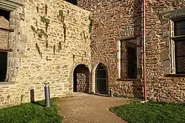 Portes en symétrie du Petit et Grand Logis.