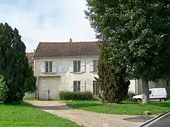 L'ancien chenil du prince Murat issu de la transformation d'un relais de chasse du prince de Conti.