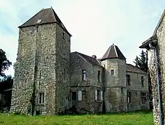 La ferme fortifiée du Valpendant : donjon du XIIIe&nbsp;siècle et logis du XVIe&nbsp;siècle.