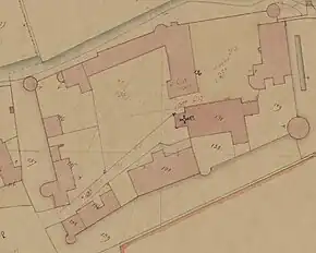 Extrait d'un cadastre colorisé représentant le plan au sol de bâtiments.