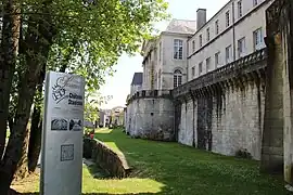Façade arrière du château.