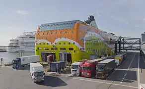 Le MS Superstar au terminal .