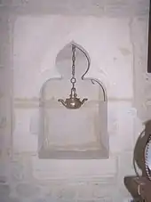 Lavabo du Manoir d'Amblie v. les XIIIe – XIVe&nbsp;siècles.
