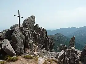 Vue de la croix sommitale.