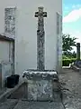 Croix monumentale dans le cimetière (juin&nbsp;2009)